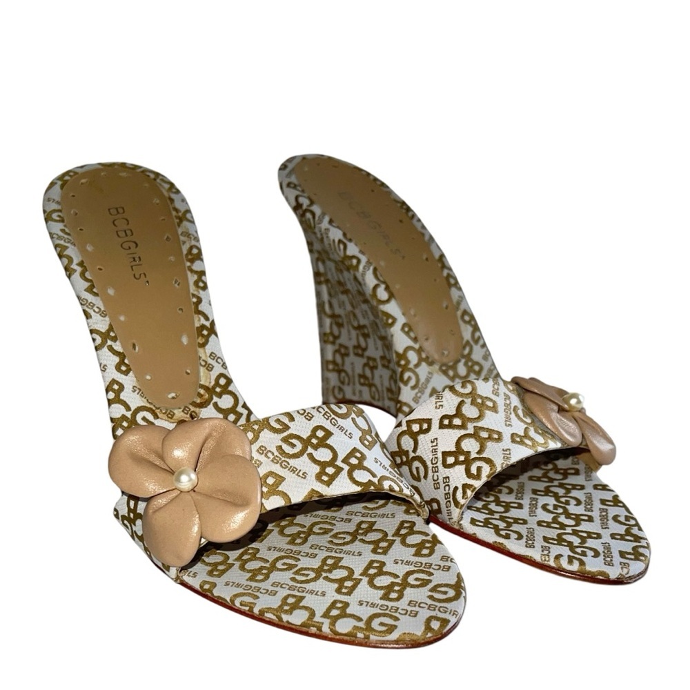 BCBG Girls Womens LOGO Tan Canvas Wedge Heel Slides Shoes Pumps Sz 8.5